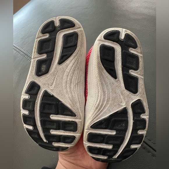 Toddler Nike shoes - Picture 6 of 6